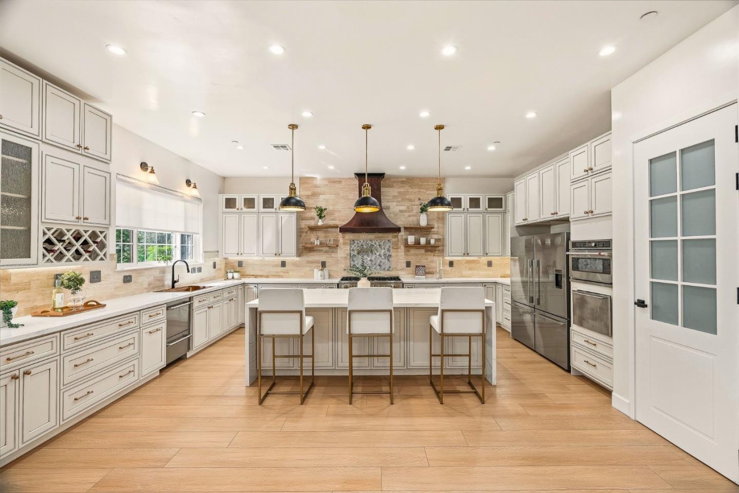 Detail Gallery Image 16 of 81 For 2565 Benson Ave, Santa Cruz,  CA 95065 - 6 Beds | 4/1 Baths