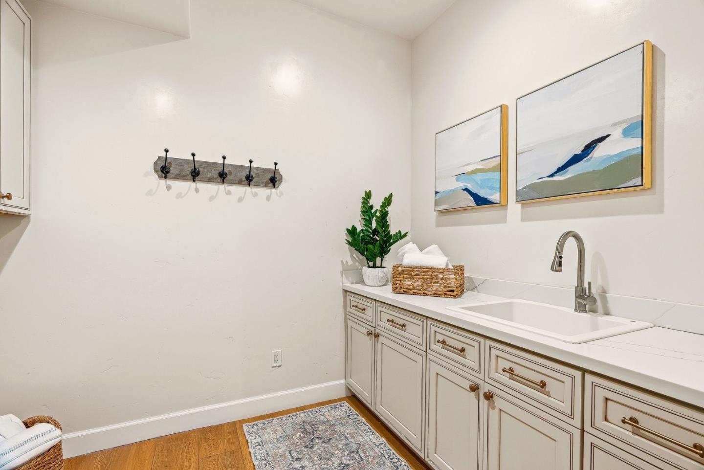 Detail Gallery Image 23 of 81 For 2565 Benson Ave, Santa Cruz,  CA 95065 - 6 Beds | 4/1 Baths