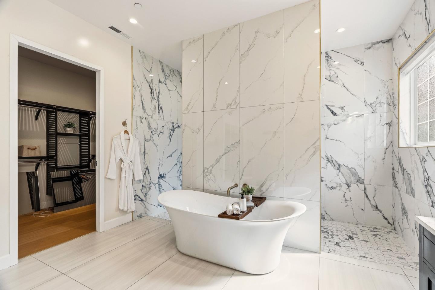 Detail Gallery Image 32 of 81 For 2565 Benson Ave, Santa Cruz,  CA 95065 - 6 Beds | 4/1 Baths