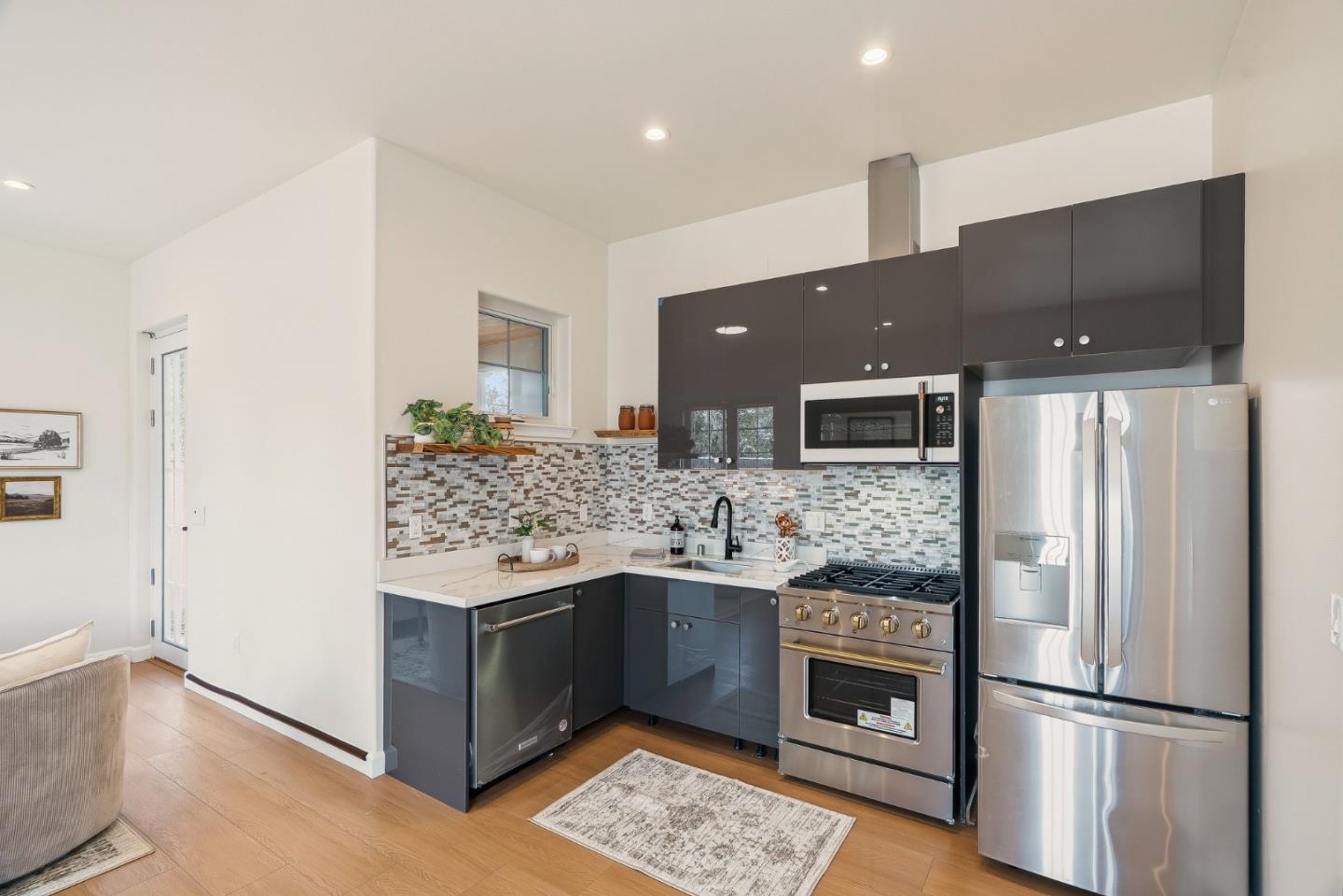 Detail Gallery Image 55 of 81 For 2565 Benson Ave, Santa Cruz,  CA 95065 - 6 Beds | 4/1 Baths