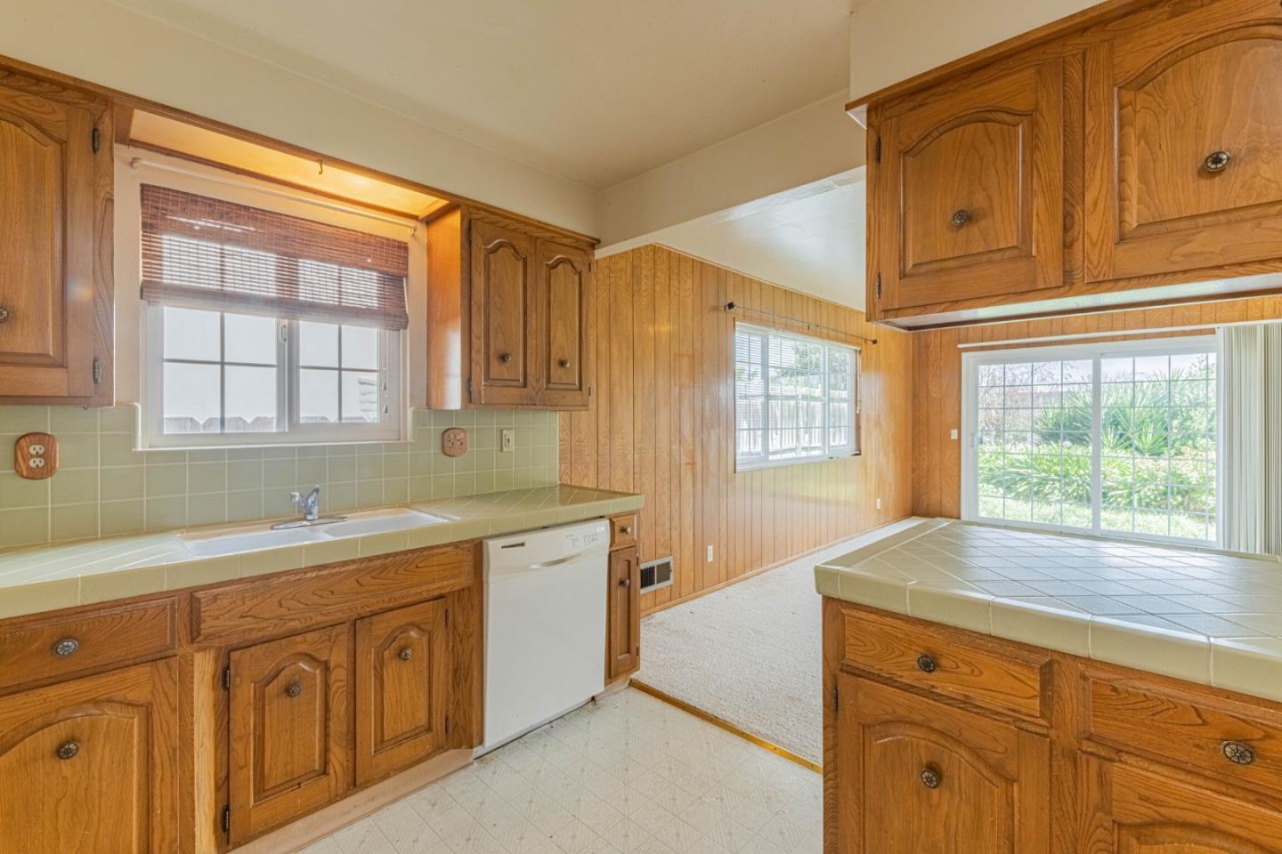 Detail Gallery Image 10 of 32 For 1115 San Angelo Dr, Salinas,  CA 93901 - 3 Beds | 2 Baths