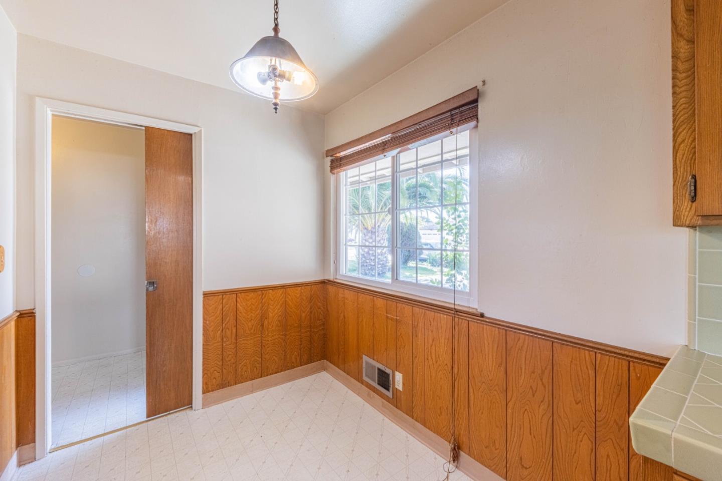 Detail Gallery Image 12 of 32 For 1115 San Angelo Dr, Salinas,  CA 93901 - 3 Beds | 2 Baths