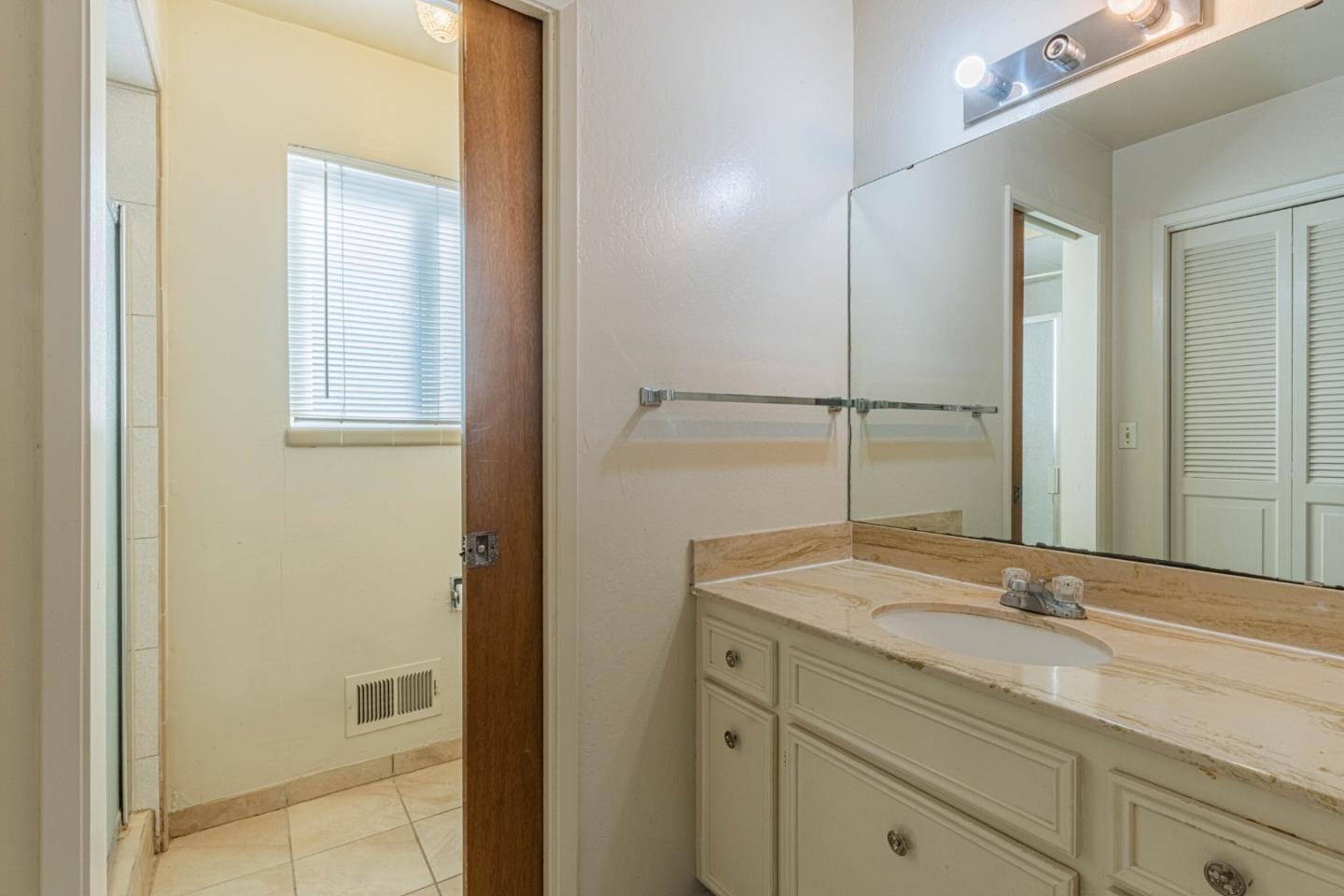 Detail Gallery Image 22 of 32 For 1115 San Angelo Dr, Salinas,  CA 93901 - 3 Beds | 2 Baths