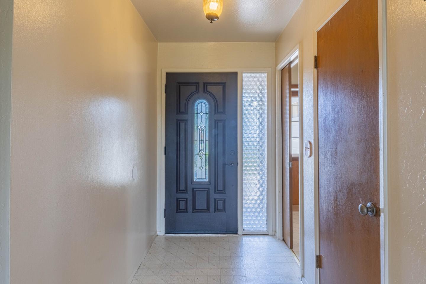 Detail Gallery Image 5 of 32 For 1115 San Angelo Dr, Salinas,  CA 93901 - 3 Beds | 2 Baths