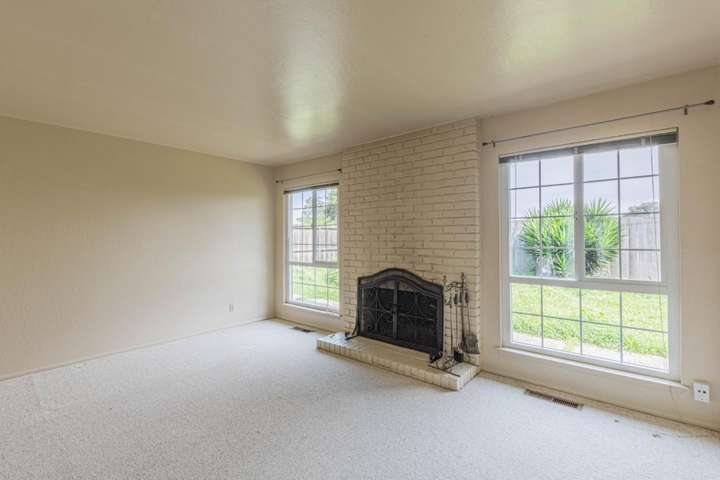 Detail Gallery Image 7 of 32 For 1115 San Angelo Dr, Salinas,  CA 93901 - 3 Beds | 2 Baths