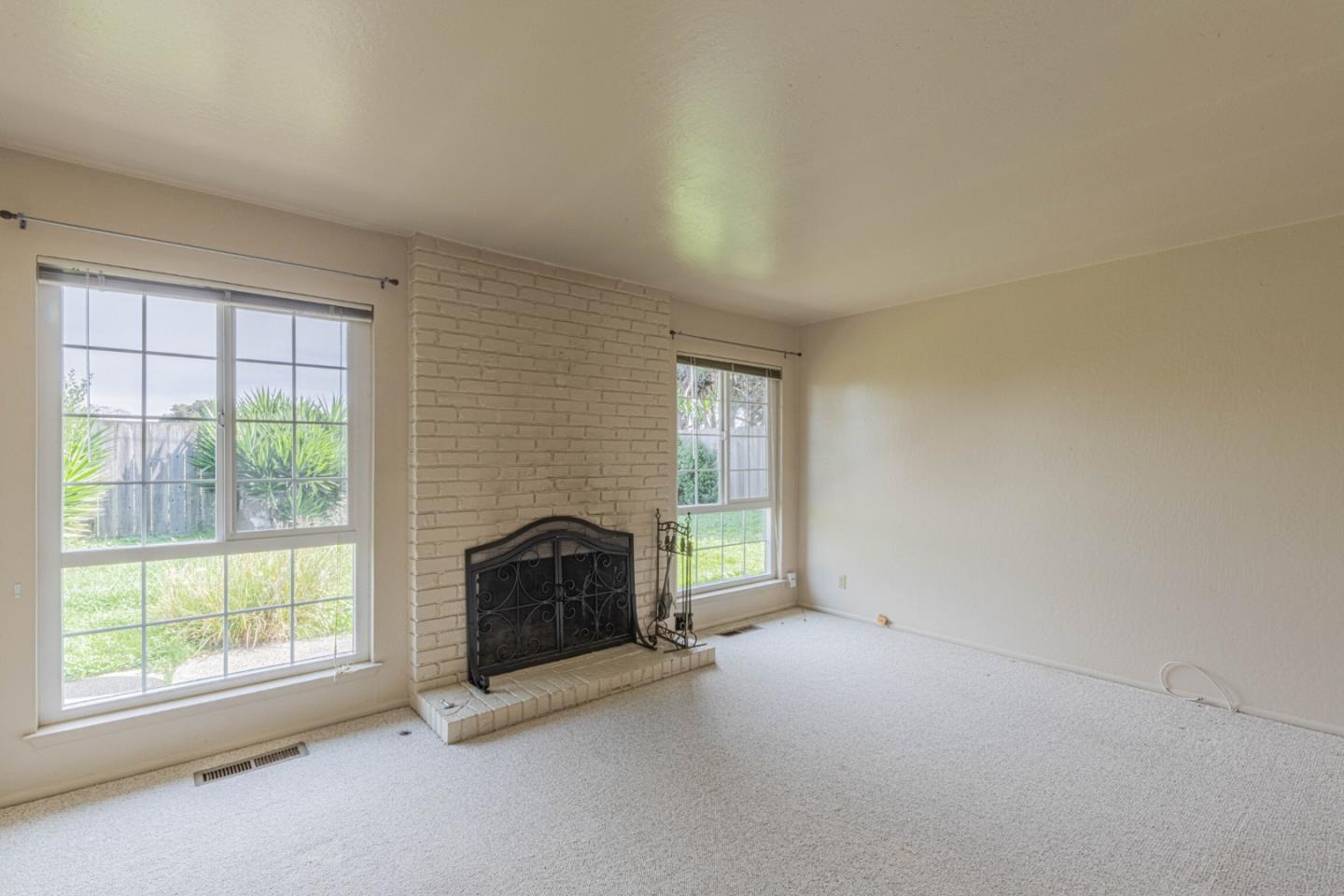 Detail Gallery Image 8 of 32 For 1115 San Angelo Dr, Salinas,  CA 93901 - 3 Beds | 2 Baths