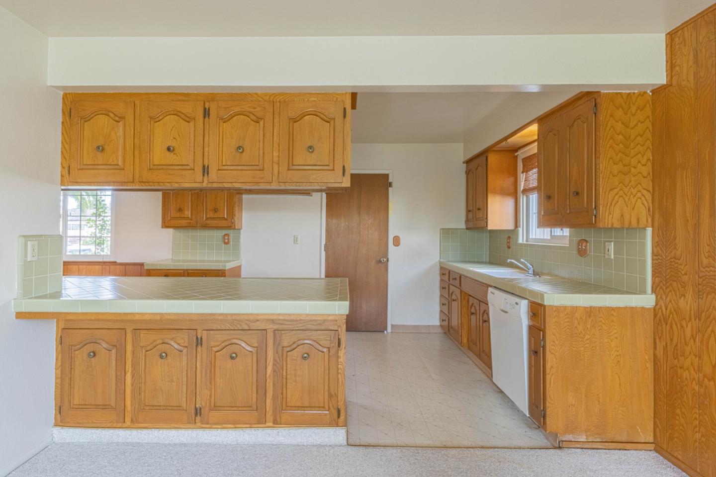 Detail Gallery Image 9 of 32 For 1115 San Angelo Dr, Salinas,  CA 93901 - 3 Beds | 2 Baths