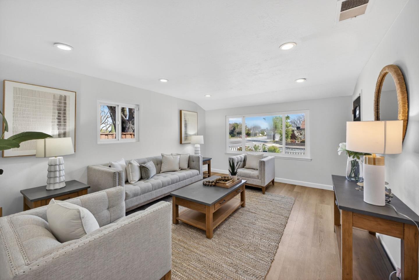 Detail Gallery Image 5 of 28 For 5601 Drysdale Dr, San Jose,  CA 95124 - 4 Beds | 2 Baths