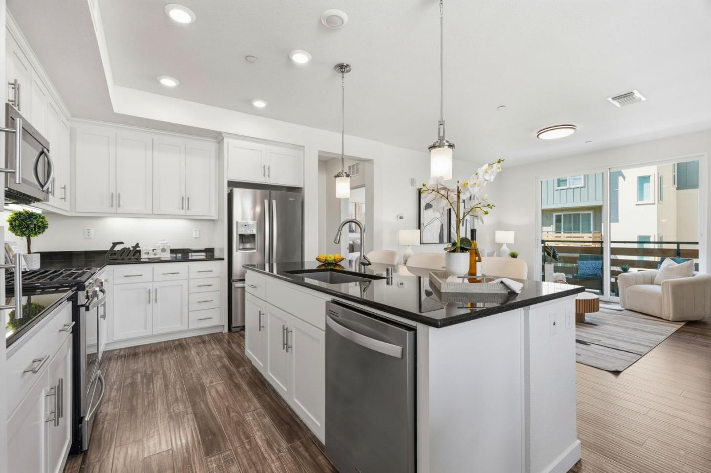 Detail Gallery Image 5 of 32 For 1985 Mahuron, San Jose,  CA 95133 - 4 Beds | 3 Baths