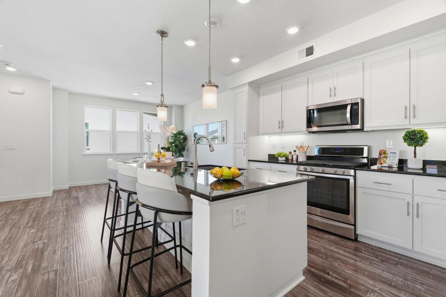 Detail Gallery Image 7 of 32 For 1985 Mahuron, San Jose,  CA 95133 - 4 Beds | 3 Baths