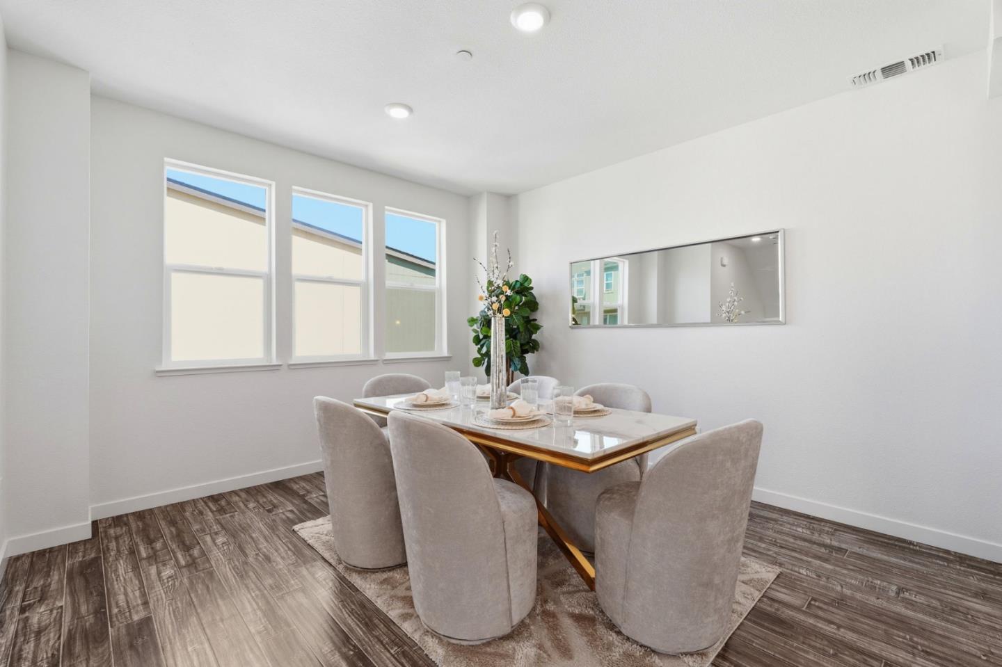 Detail Gallery Image 8 of 32 For 1985 Mahuron, San Jose,  CA 95133 - 4 Beds | 3 Baths