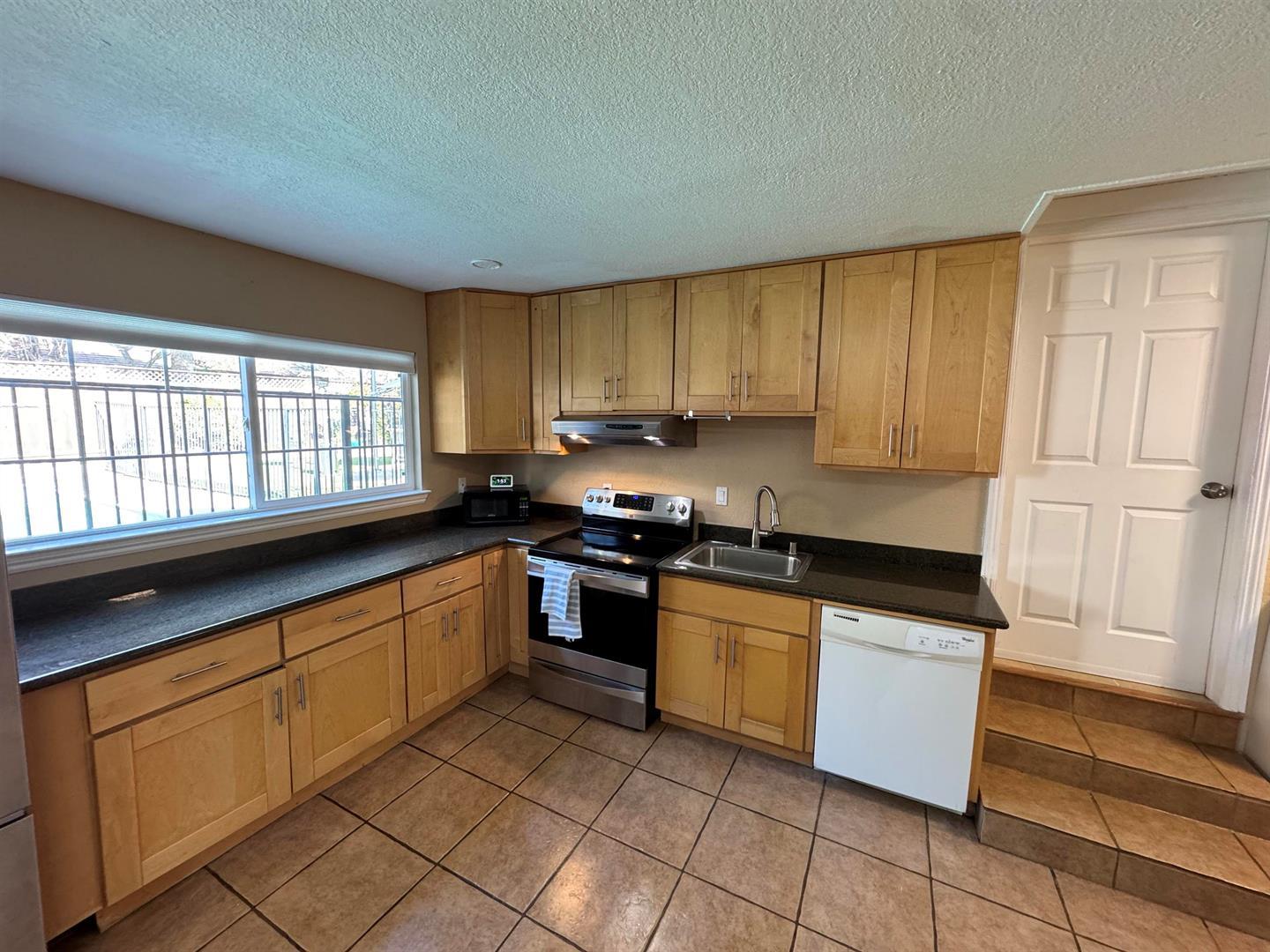 Detail Gallery Image 29 of 30 For 41670 Paseo Padre Pkwy, Fremont,  CA 94539 - 5 Beds | 3 Baths