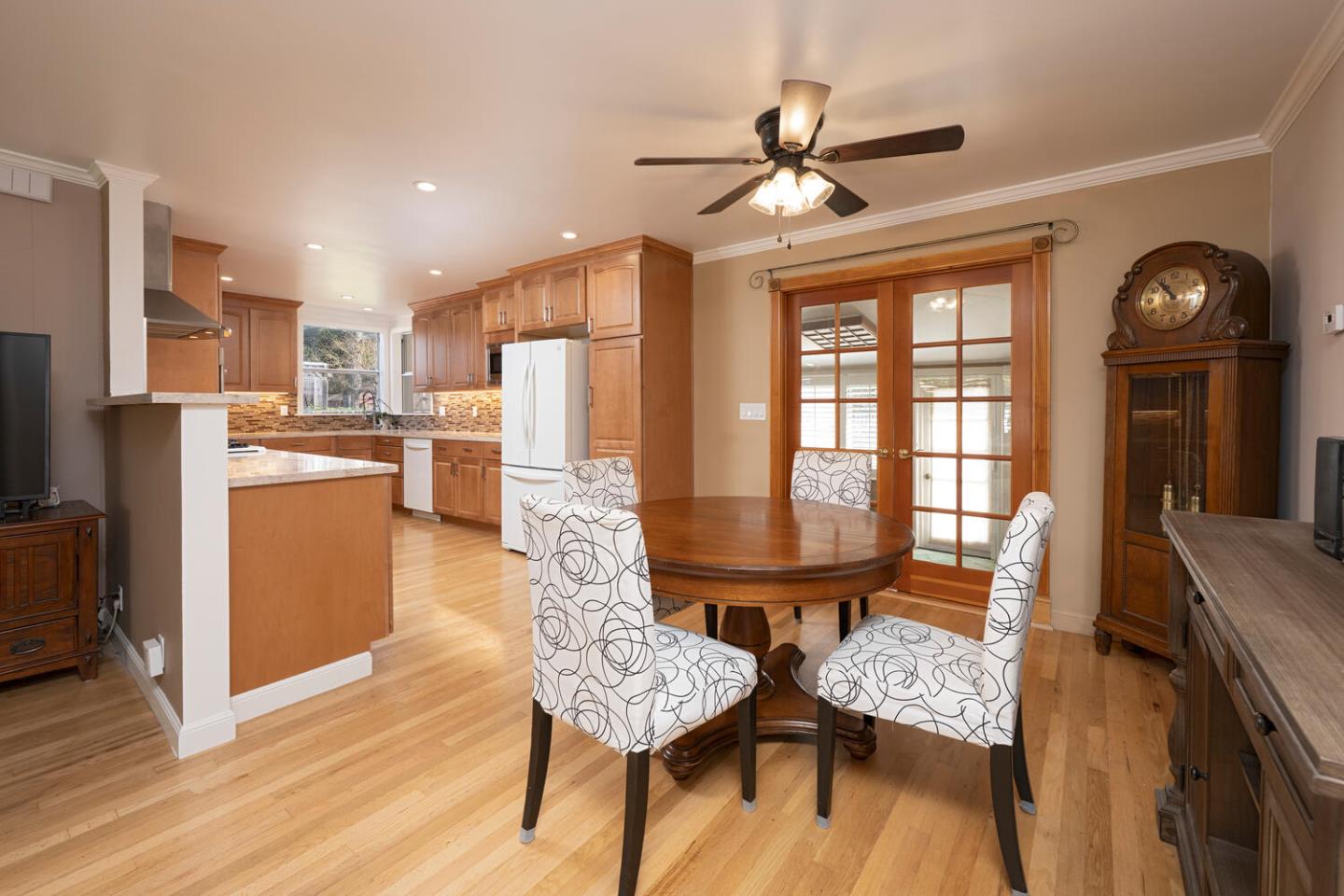 Detail Gallery Image 10 of 30 For 18 Yarnall Pl, Redwood City,  CA 94063 - 3 Beds | 2 Baths