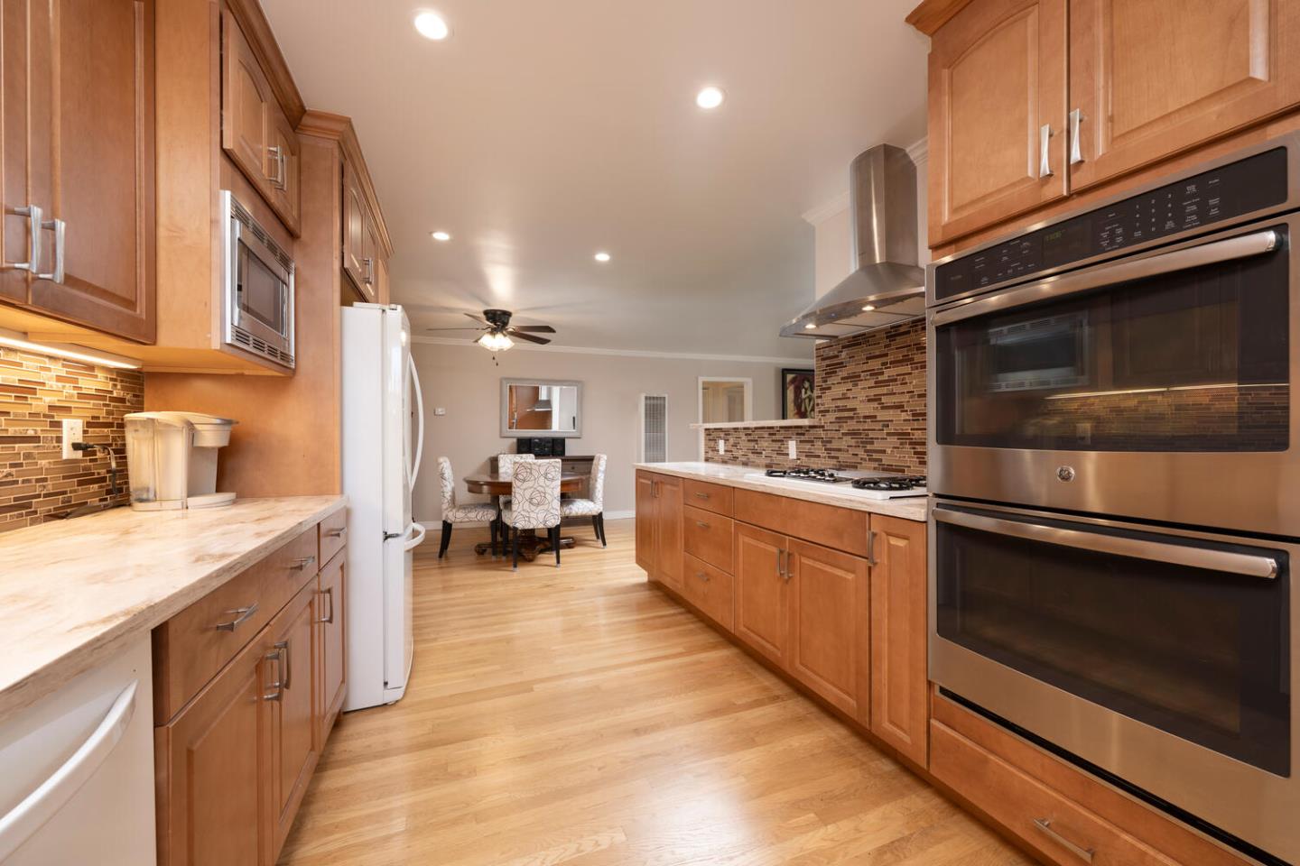 Detail Gallery Image 13 of 30 For 18 Yarnall Pl, Redwood City,  CA 94063 - 3 Beds | 2 Baths