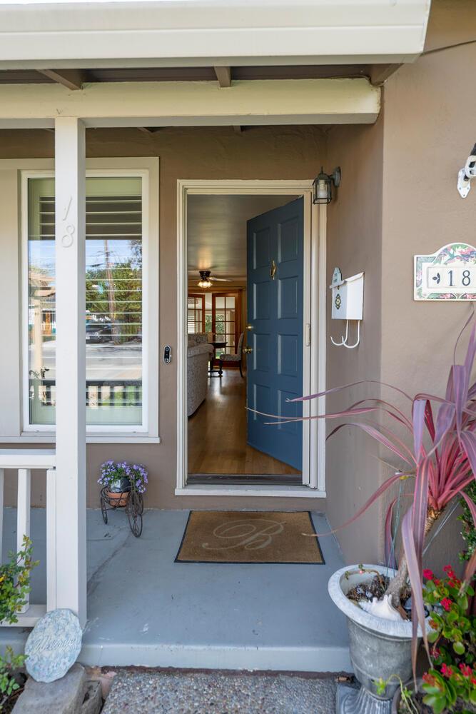 Detail Gallery Image 4 of 30 For 18 Yarnall Pl, Redwood City,  CA 94063 - 3 Beds | 2 Baths