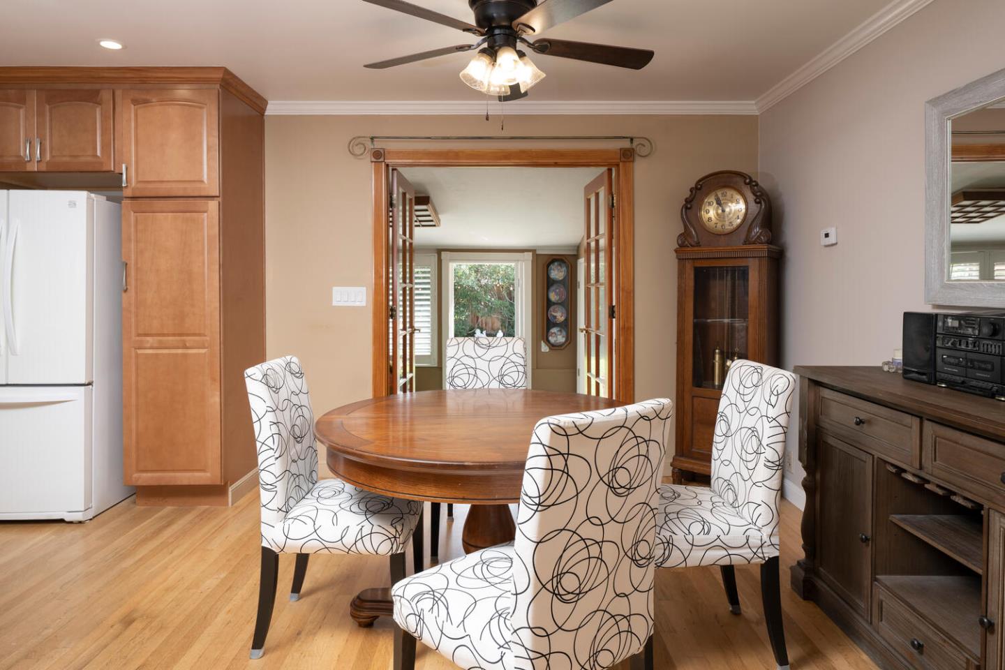 Detail Gallery Image 9 of 30 For 18 Yarnall Pl, Redwood City,  CA 94063 - 3 Beds | 2 Baths