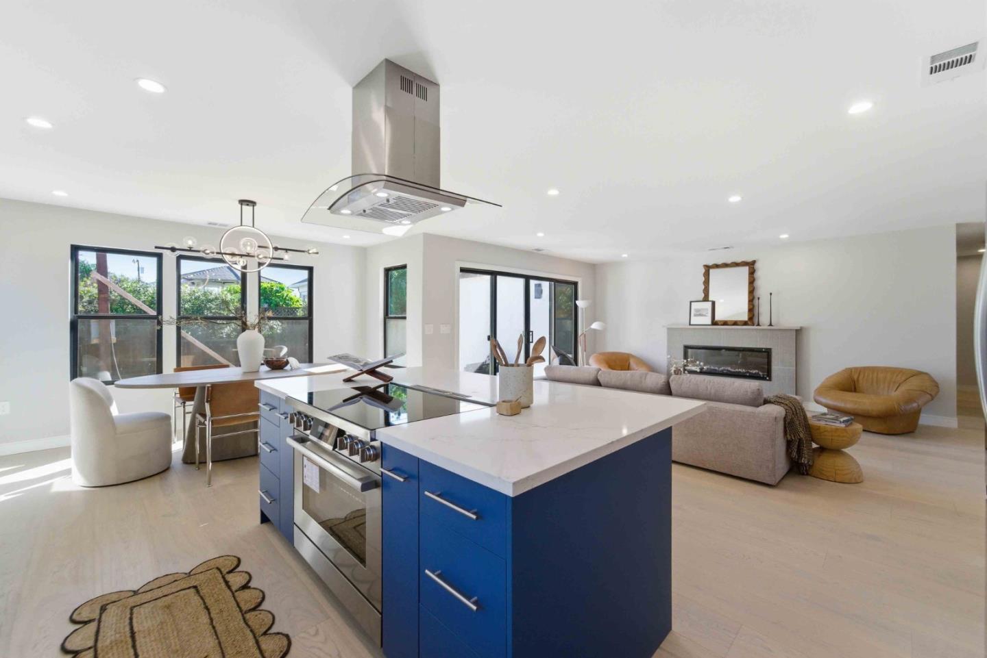 Detail Gallery Image 11 of 33 For 2488 Kenwood Ave, San Jose,  CA 95128 - 4 Beds | 3 Baths