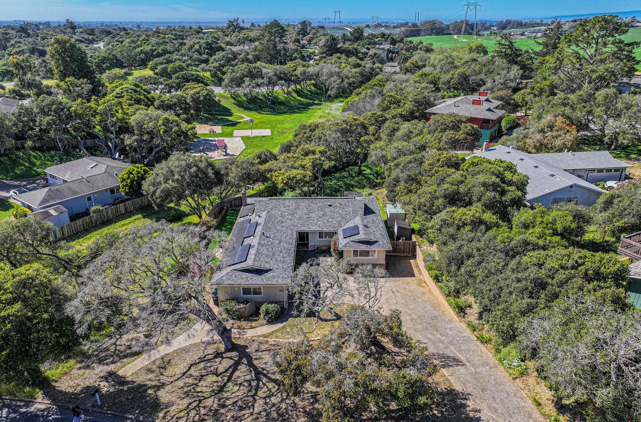 Detail Gallery Image 4 of 43 For 9390 Holly Oak Way, Salinas,  CA 93907 - 4 Beds | 2 Baths