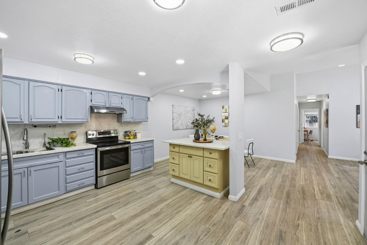 Detail Gallery Image 13 of 39 For 2130 Nottoway Ave, San Jose,  CA 95116 - 3 Beds | 2 Baths