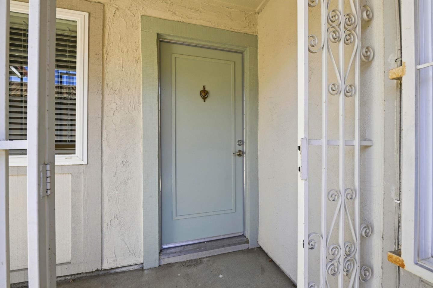 Detail Gallery Image 3 of 39 For 2130 Nottoway Ave, San Jose,  CA 95116 - 3 Beds | 2 Baths