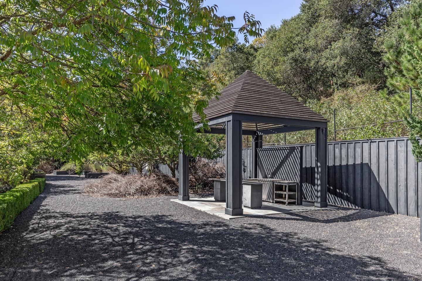 Detail Gallery Image 22 of 26 For 835 La Honda Rd, Woodside,  CA 94062 - 4 Beds | 3/1 Baths