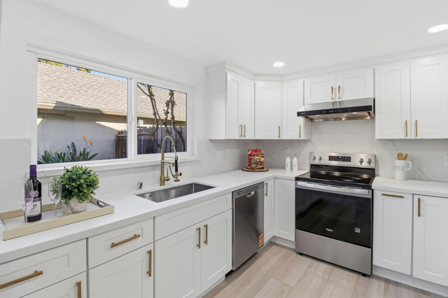 Detail Gallery Image 11 of 42 For 1034 Gull Ave, Foster City,  CA 94404 - 4 Beds | 2/1 Baths