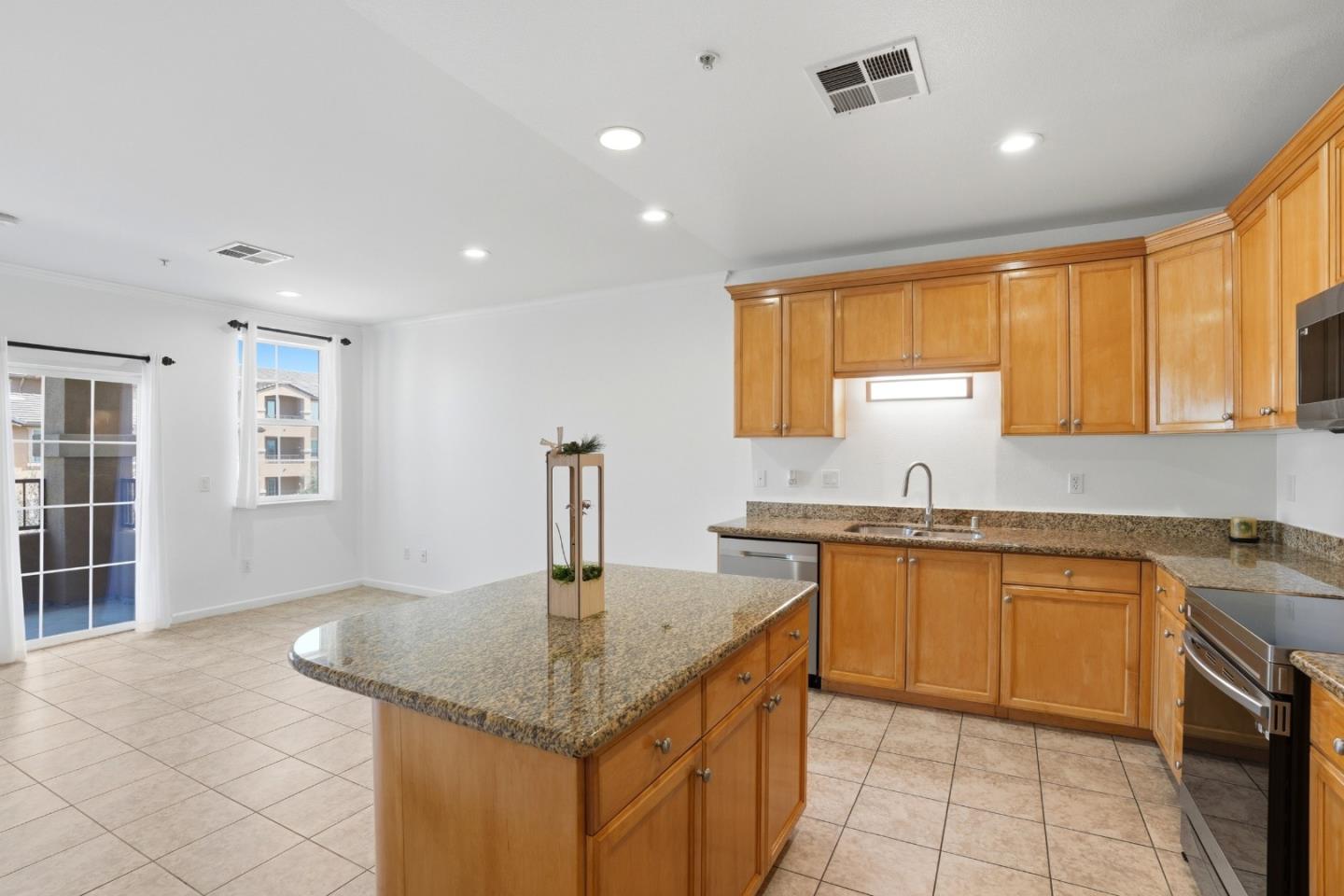 88 North Jackson Avenue UNIT 325, San Jose, CA, 95116