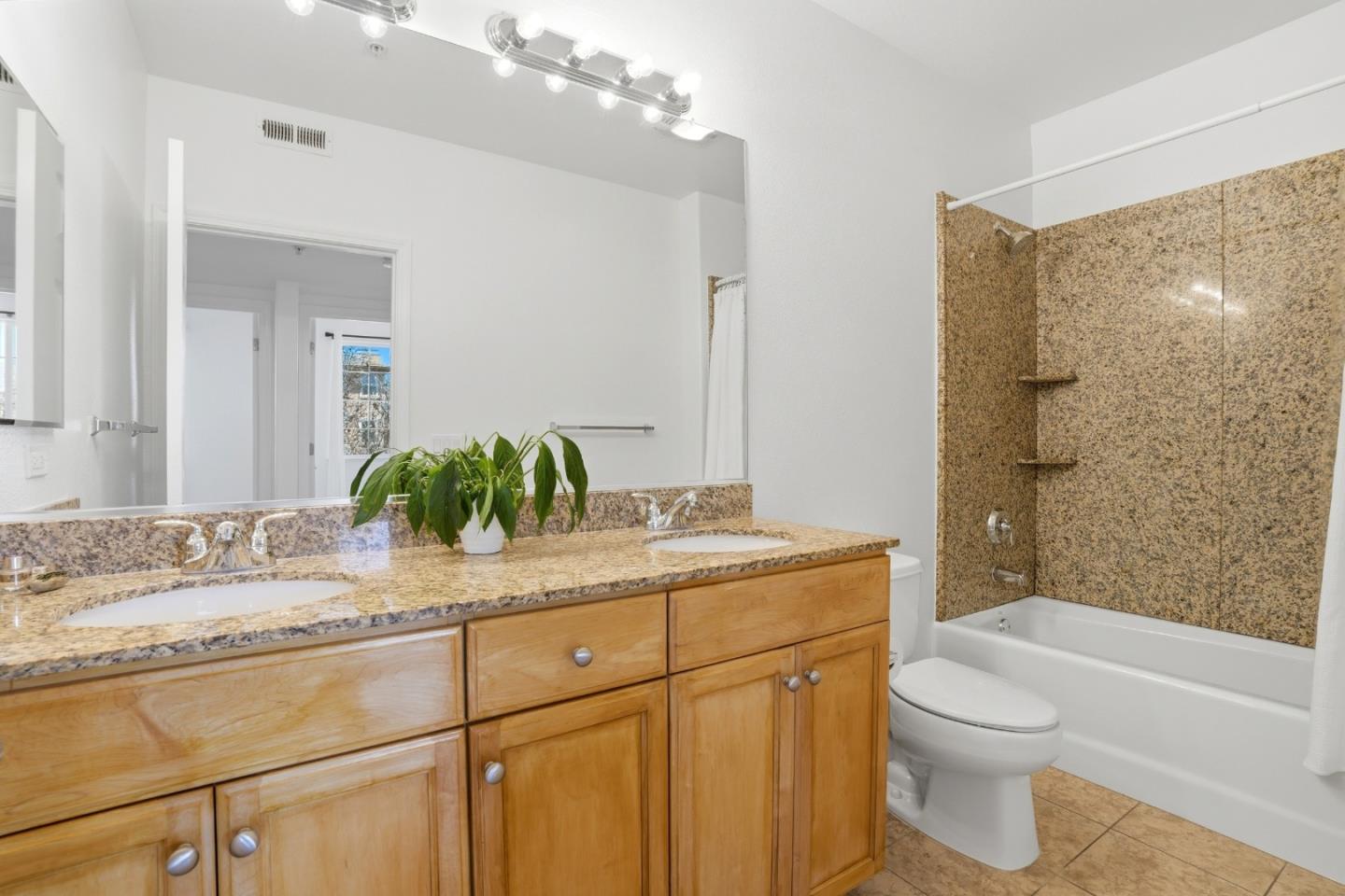 Detail Gallery Image 2 of 25 For 88 N Jackson Ave #325,  San Jose,  CA 95116 - 3 Beds | 2 Baths