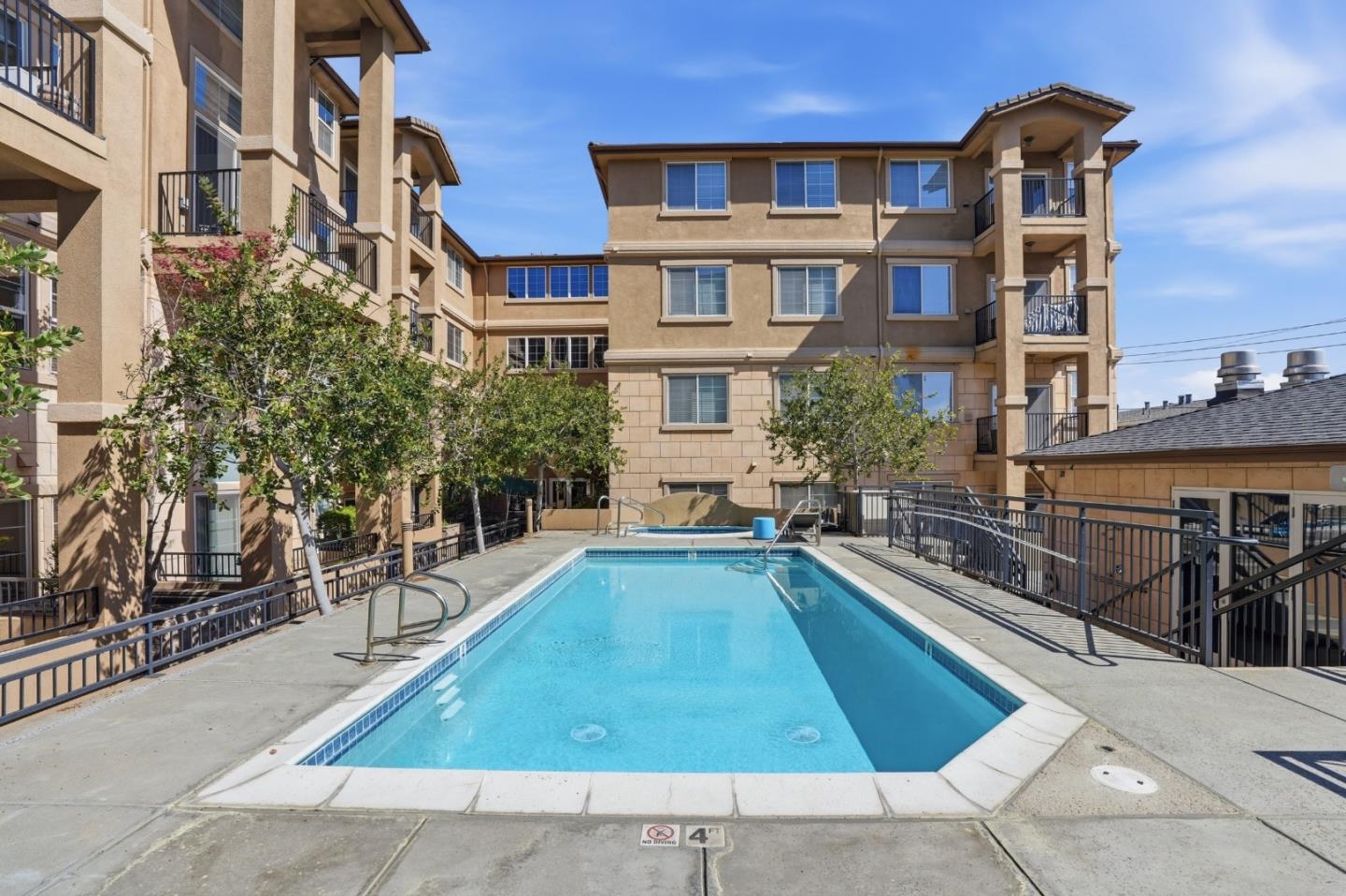 Detail Gallery Image 3 of 25 For 88 N Jackson Ave #325,  San Jose,  CA 95116 - 3 Beds | 2 Baths