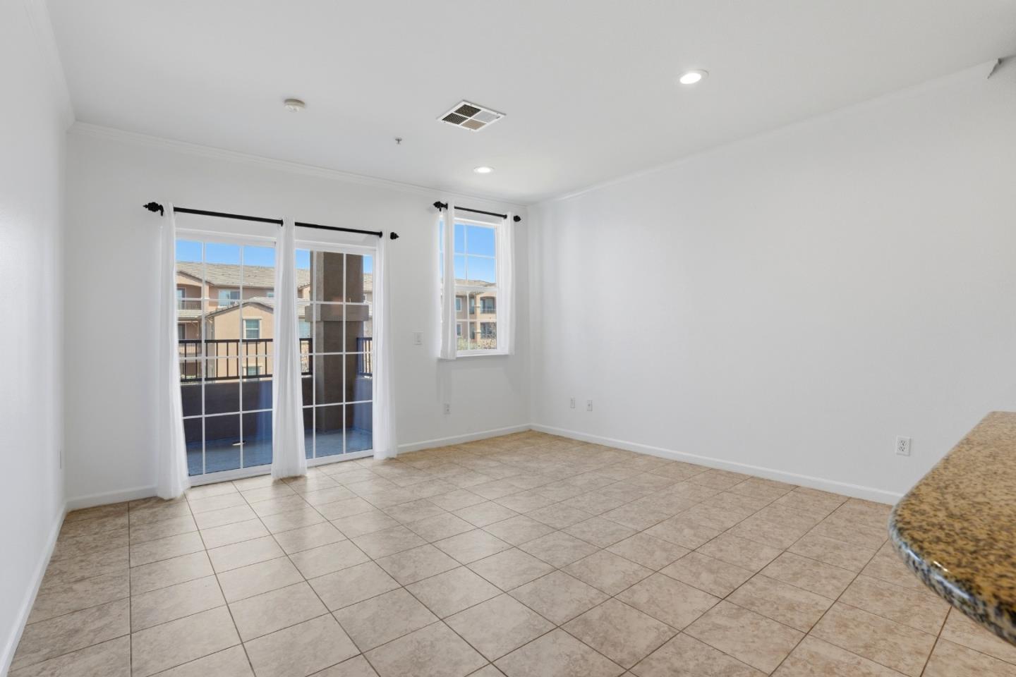 88 North Jackson Avenue UNIT 325, San Jose, CA, 95116