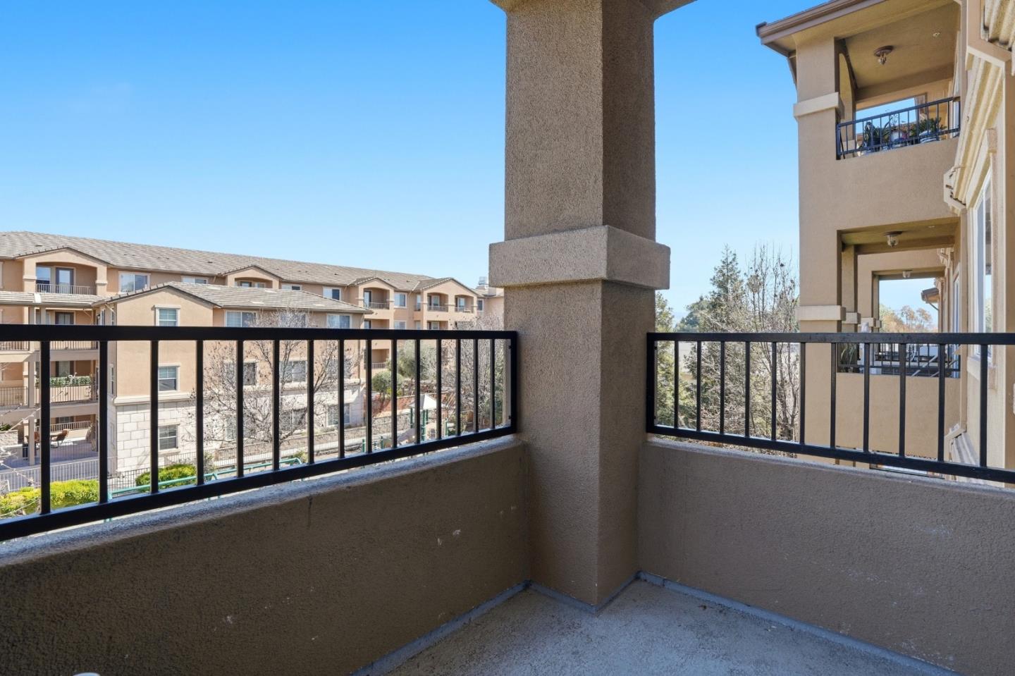 Detail Gallery Image 7 of 25 For 88 N Jackson Ave #325,  San Jose,  CA 95116 - 3 Beds | 2 Baths