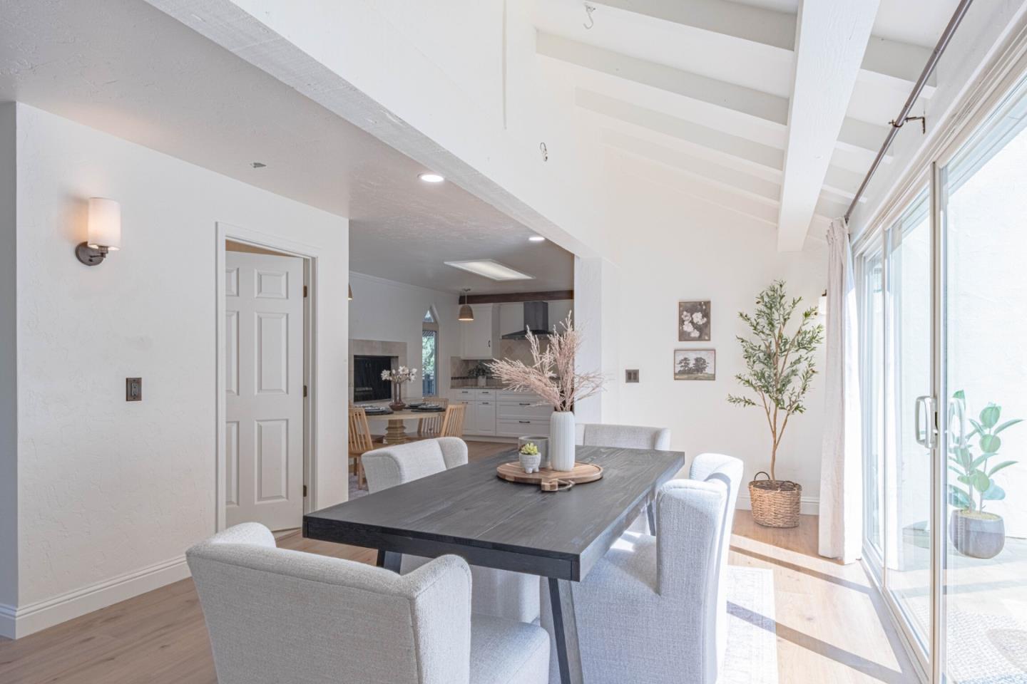 Detail Gallery Image 12 of 42 For 25949 Deer Run Ln, Salinas,  CA 93908 - 2 Beds | 2/1 Baths