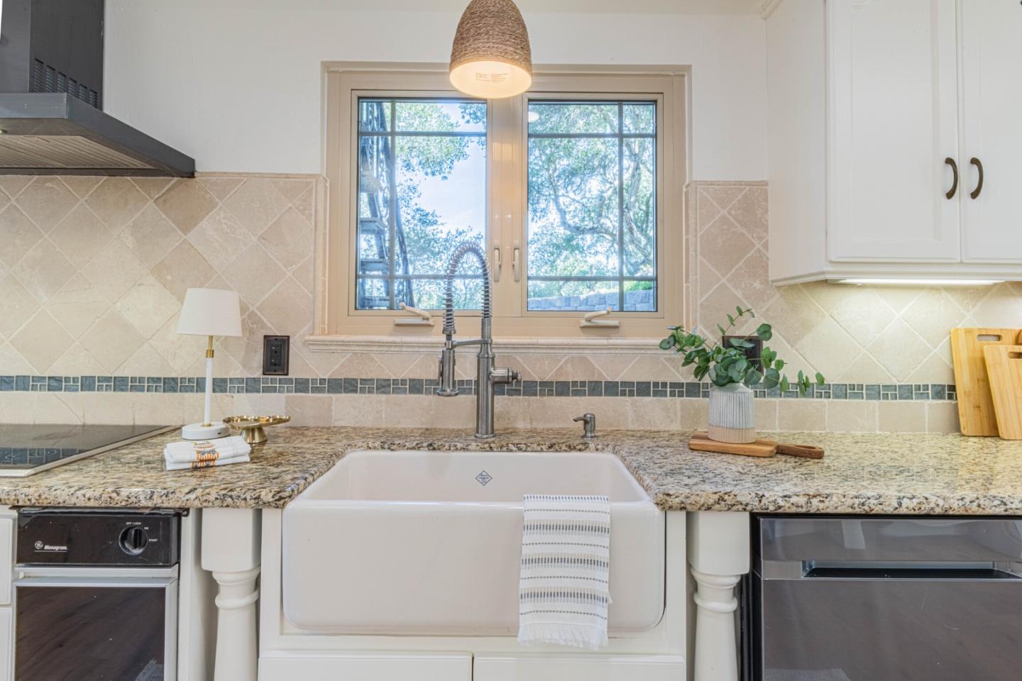 Detail Gallery Image 17 of 42 For 25949 Deer Run Ln, Salinas,  CA 93908 - 2 Beds | 2/1 Baths