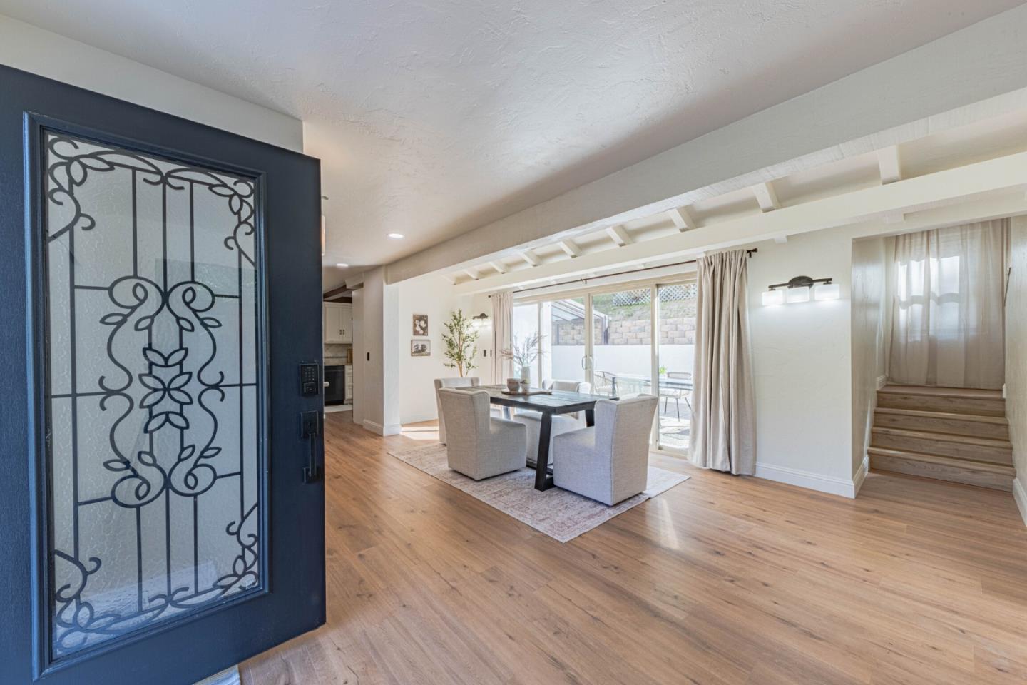 Detail Gallery Image 7 of 42 For 25949 Deer Run Ln, Salinas,  CA 93908 - 2 Beds | 2/1 Baths