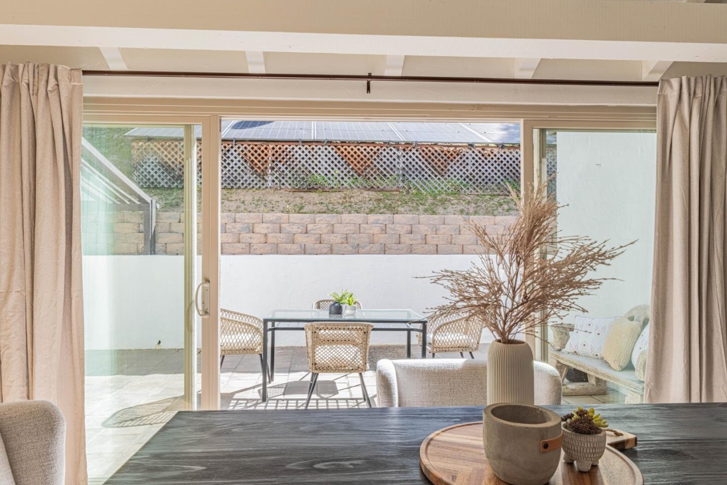 Detail Gallery Image 9 of 42 For 25949 Deer Run Ln, Salinas,  CA 93908 - 2 Beds | 2/1 Baths