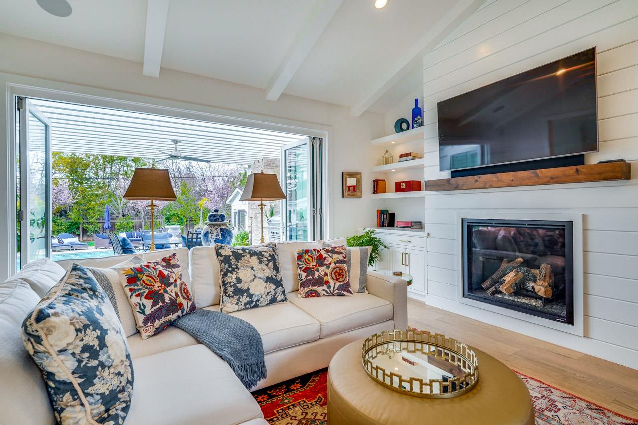 Detail Gallery Image 11 of 62 For 215 E Edith Ave, Los Altos,  CA 94022 - 5 Beds | 4/1 Baths