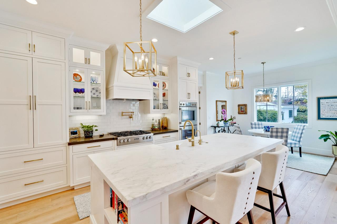 Detail Gallery Image 13 of 62 For 215 E Edith Ave, Los Altos,  CA 94022 - 5 Beds | 4/1 Baths