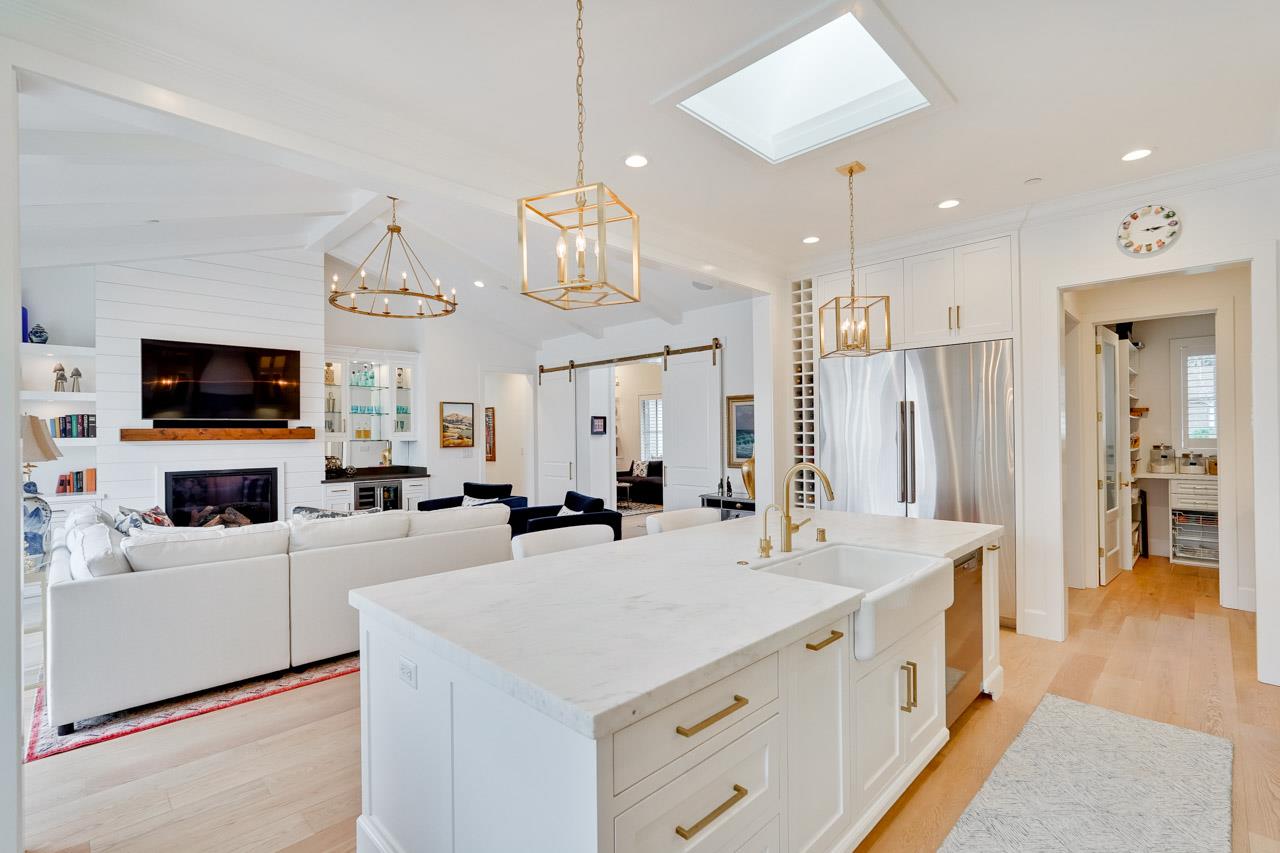 Detail Gallery Image 14 of 62 For 215 E Edith Ave, Los Altos,  CA 94022 - 5 Beds | 4/1 Baths