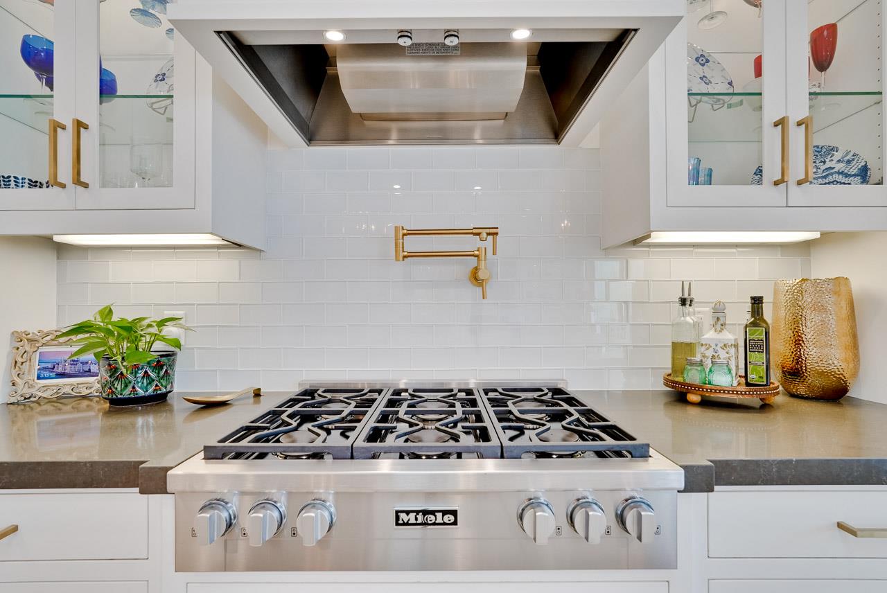 Detail Gallery Image 17 of 62 For 215 E Edith Ave, Los Altos,  CA 94022 - 5 Beds | 4/1 Baths