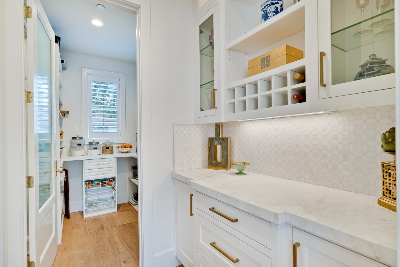 Detail Gallery Image 20 of 62 For 215 E Edith Ave, Los Altos,  CA 94022 - 5 Beds | 4/1 Baths