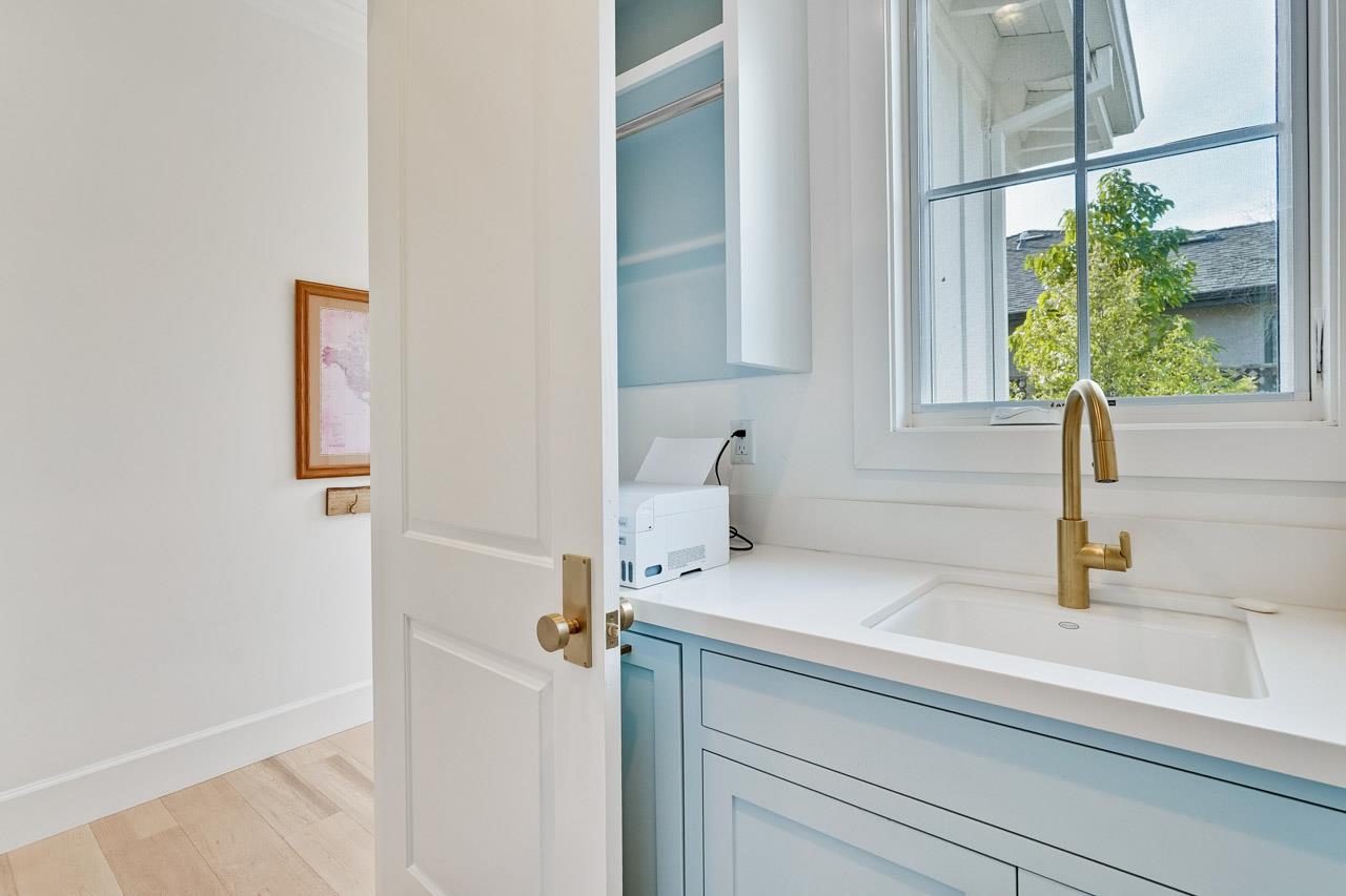 Detail Gallery Image 22 of 62 For 215 E Edith Ave, Los Altos,  CA 94022 - 5 Beds | 4/1 Baths