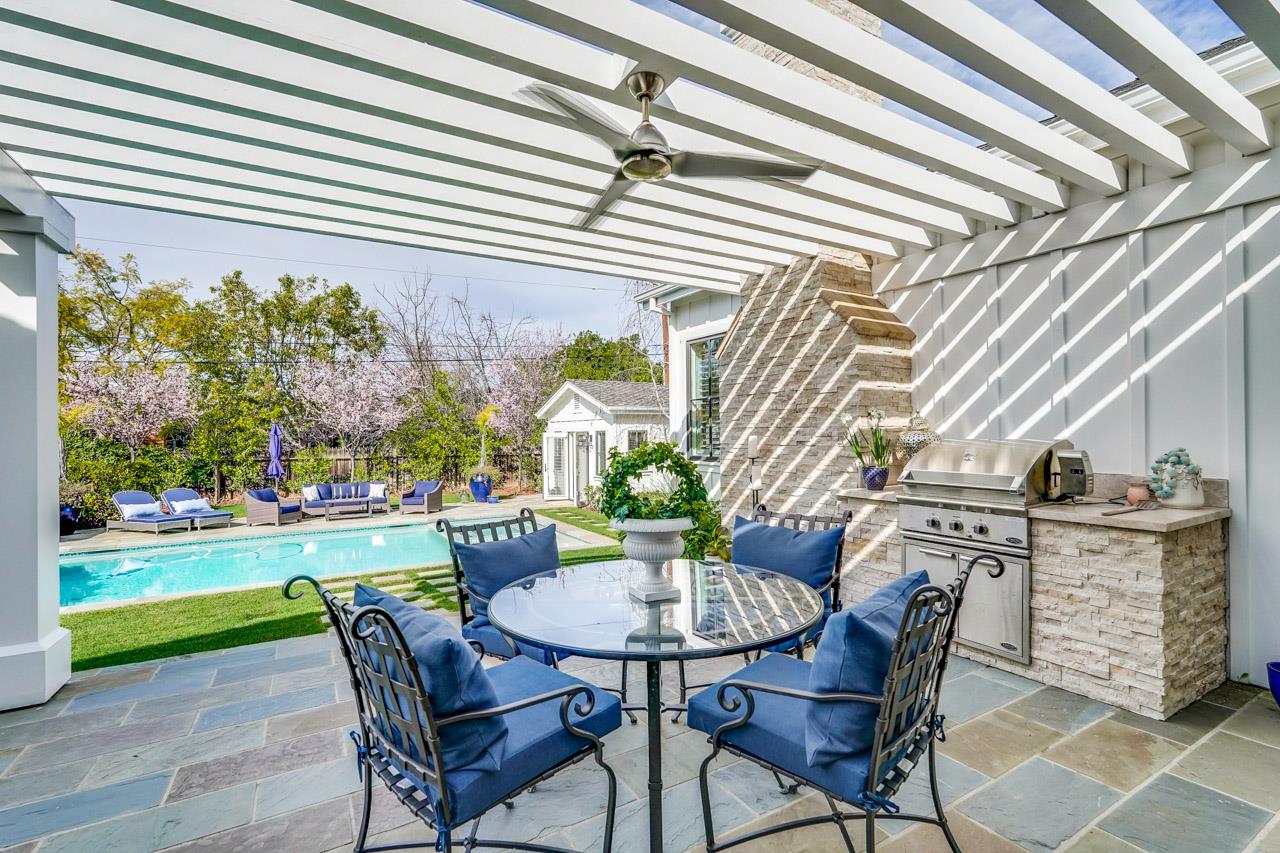 Detail Gallery Image 4 of 62 For 215 E Edith Ave, Los Altos,  CA 94022 - 5 Beds | 4/1 Baths