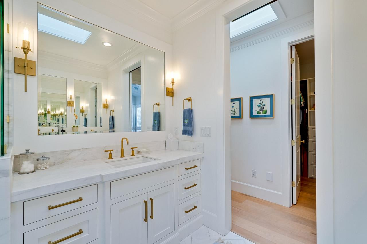 Detail Gallery Image 46 of 62 For 215 E Edith Ave, Los Altos,  CA 94022 - 5 Beds | 4/1 Baths