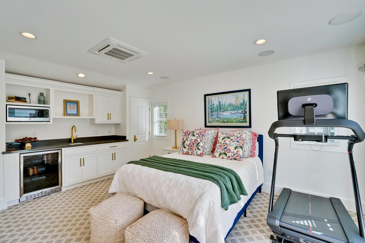 Detail Gallery Image 51 of 62 For 215 E Edith Ave, Los Altos,  CA 94022 - 5 Beds | 4/1 Baths
