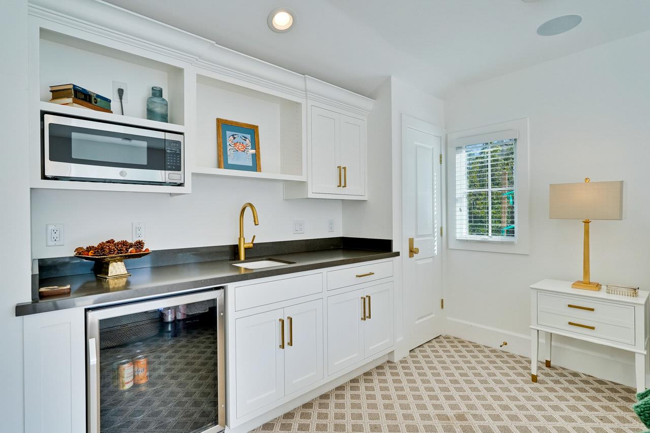 Detail Gallery Image 52 of 62 For 215 E Edith Ave, Los Altos,  CA 94022 - 5 Beds | 4/1 Baths
