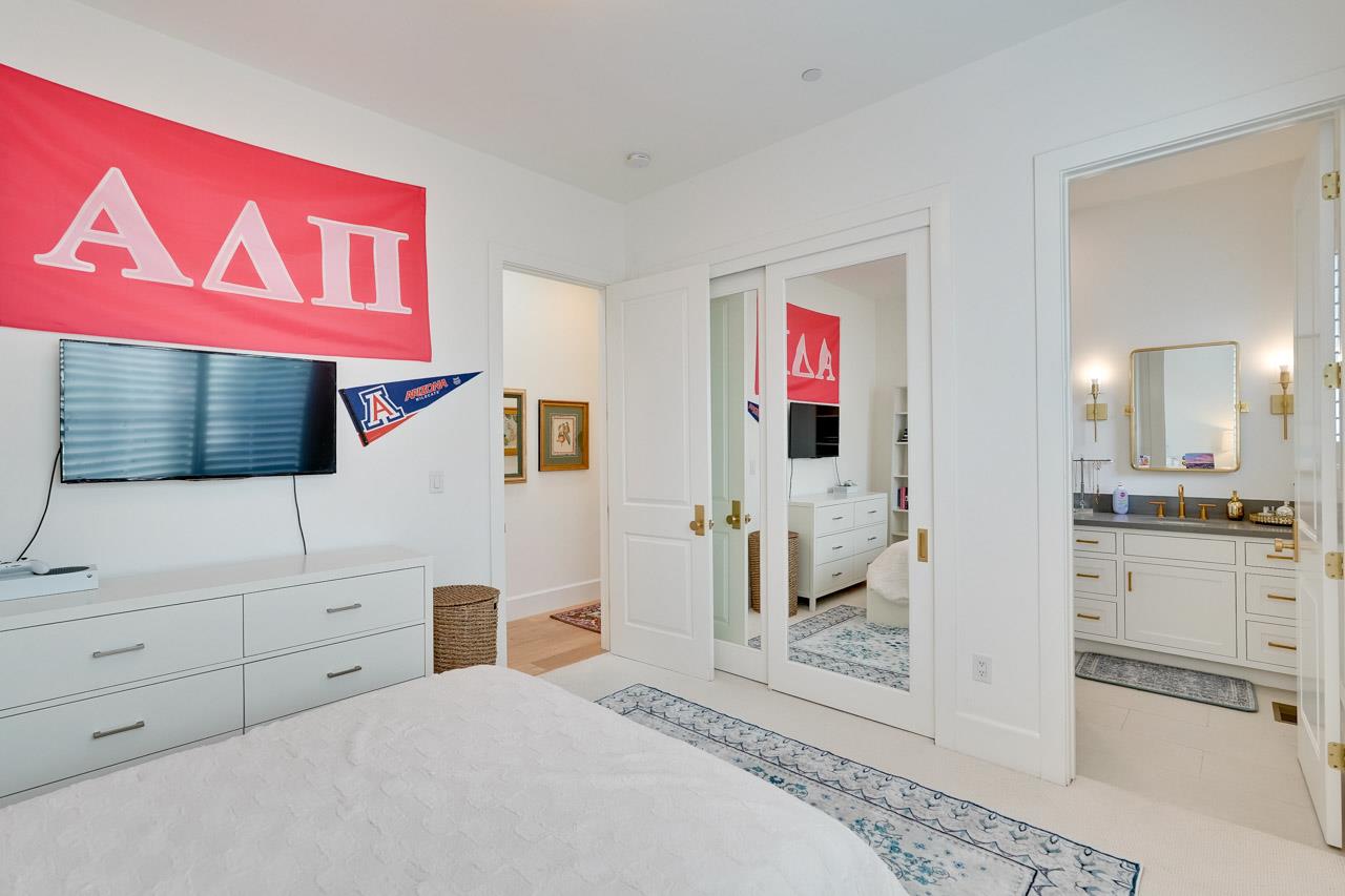 Detail Gallery Image 56 of 62 For 215 E Edith Ave, Los Altos,  CA 94022 - 5 Beds | 4/1 Baths