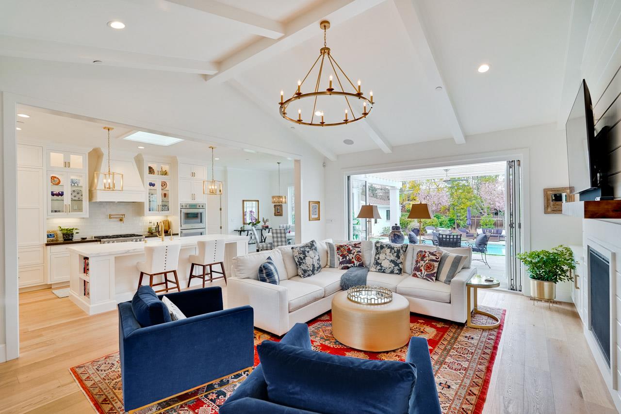 Detail Gallery Image 8 of 62 For 215 E Edith Ave, Los Altos,  CA 94022 - 5 Beds | 4/1 Baths