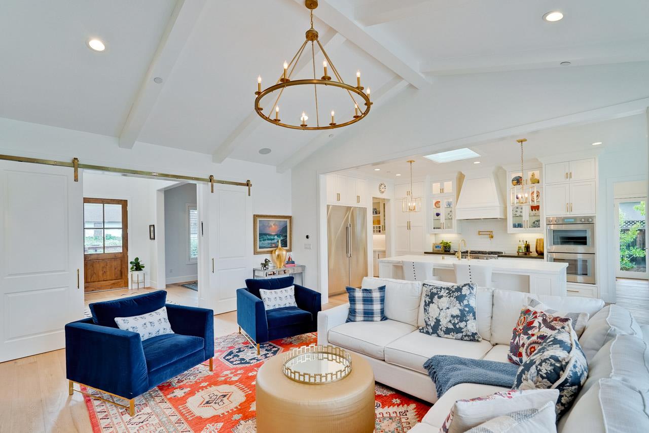 Detail Gallery Image 9 of 62 For 215 E Edith Ave, Los Altos,  CA 94022 - 5 Beds | 4/1 Baths