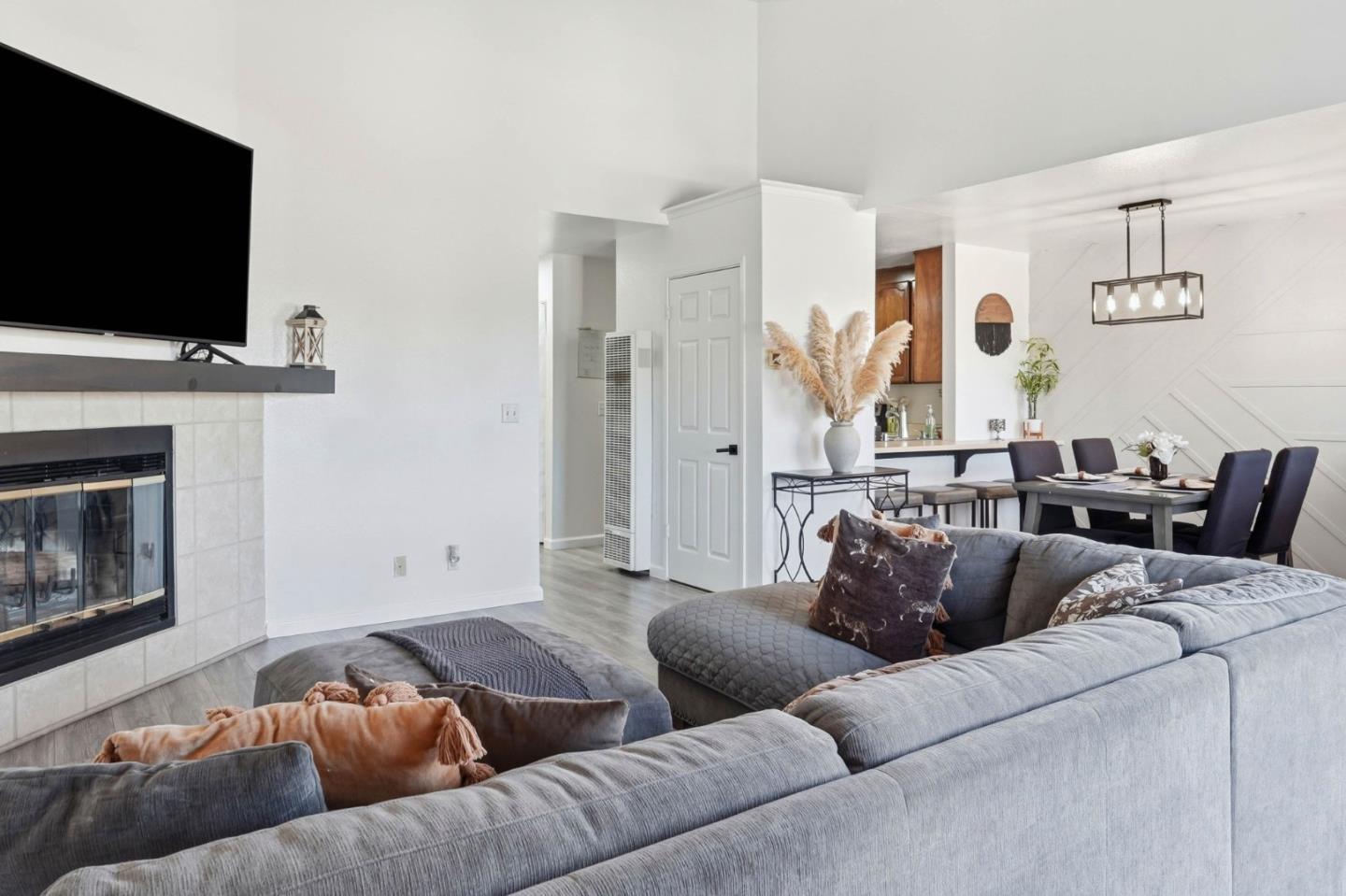 Detail Gallery Image 7 of 48 For 1055 Padre Dr #2,  Salinas,  CA 93901 - 2 Beds | 1 Baths