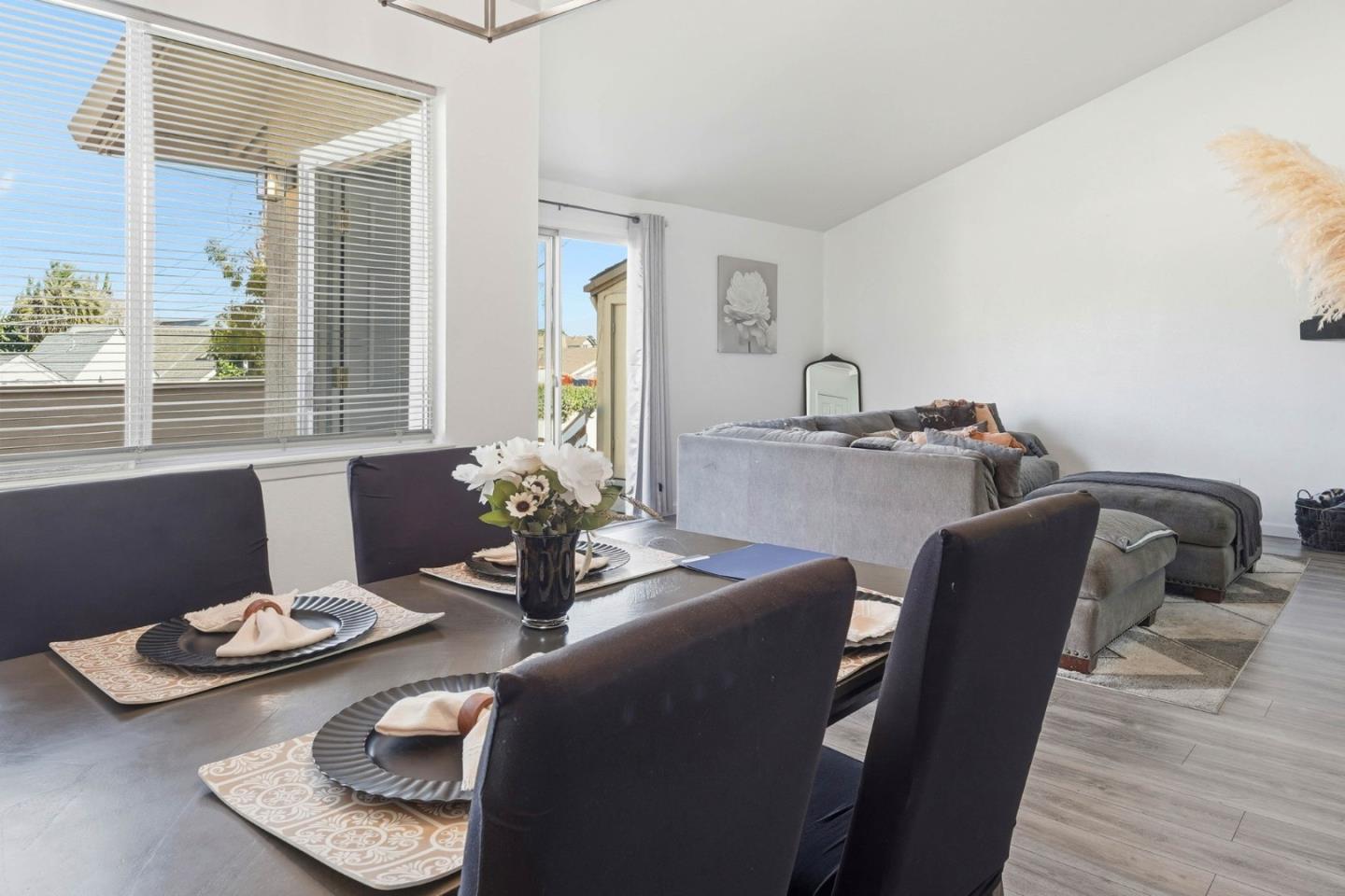 Detail Gallery Image 9 of 48 For 1055 Padre Dr #2,  Salinas,  CA 93901 - 2 Beds | 1 Baths